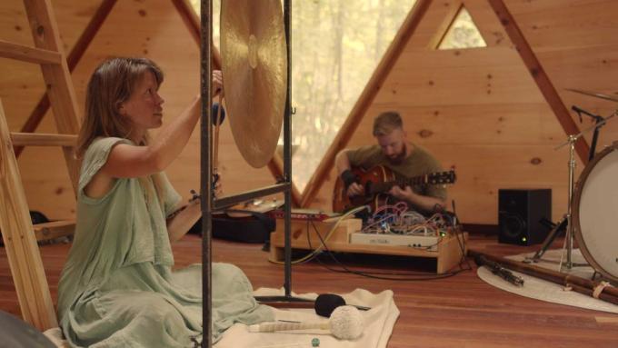 jen-who-plays-the-gong-and-lone-cricket